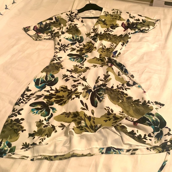 Babaton - Floral, wrap dress - Picture 3 of 3